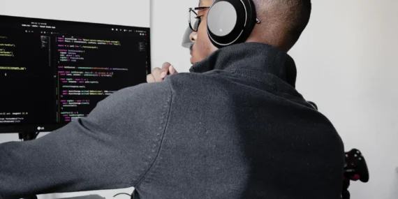 Google, yapay zeka kullanan siyasi reklamlar için otomatik açıklamalar oluşturacak